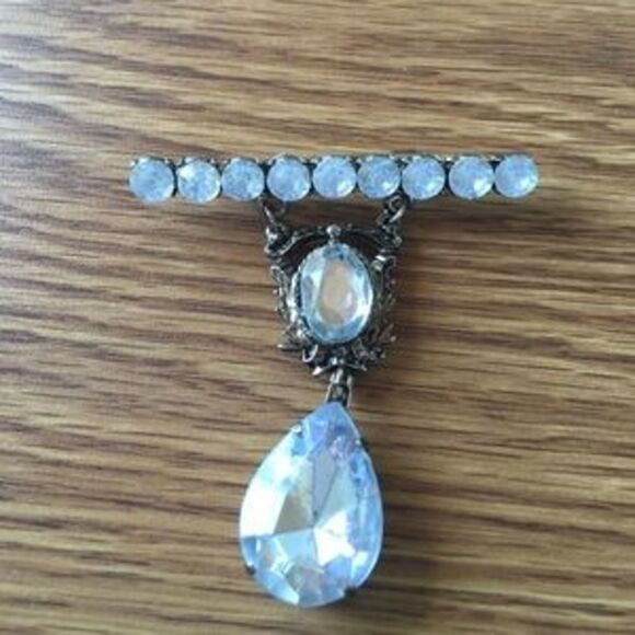 Rhinestone brooch 💎 - Picture 1 of 3